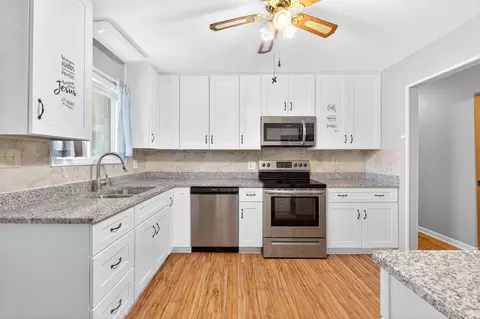 Kitchen - 2579 Eakin Rd, Columbus, OH 43204 photo 6 of 7