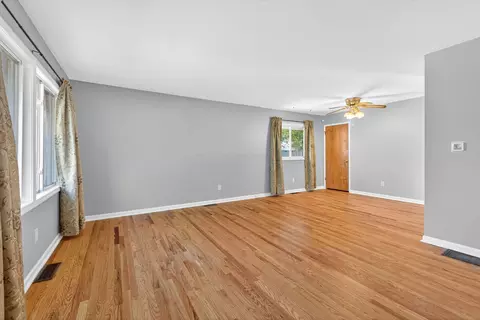 Living - 2579 Eakin Rd, Columbus, OH 43204 photo 1 of 11