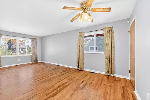 Living - 2579 Eakin Rd, Columbus, OH 43204 photo 10 of 11