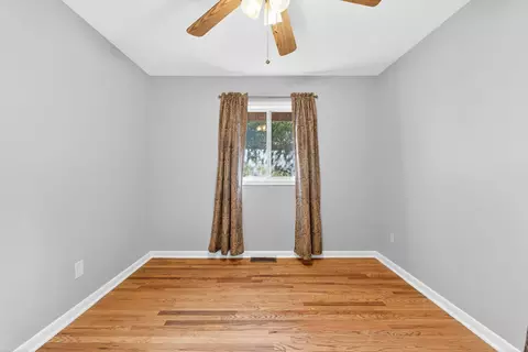 Bedroom - 2579 Eakin Rd, Columbus, OH 43204 photo 14 of 18