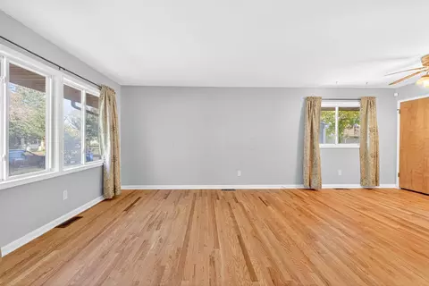 Living - 2579 Eakin Rd, Columbus, OH 43204 photo 3 of 11