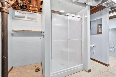 Bath - 2579 Eakin Rd, Columbus, OH 43204 photo 3 of 4