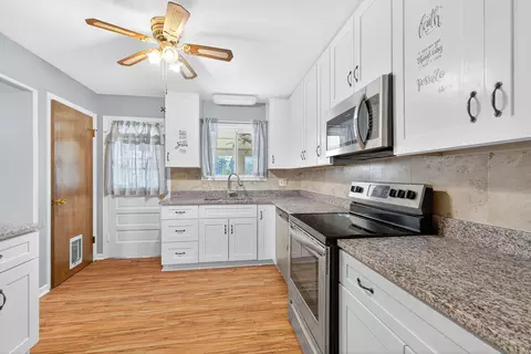 Kitchen - 2579 Eakin Rd, Columbus, OH 43204 photo 7 of 7