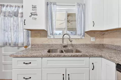 Kitchen - 2579 Eakin Rd, Columbus, OH 43204 photo 3 of 7