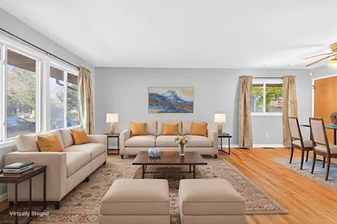 Living - 2579 Eakin Rd, Columbus, OH 43204 photo 2 of 11