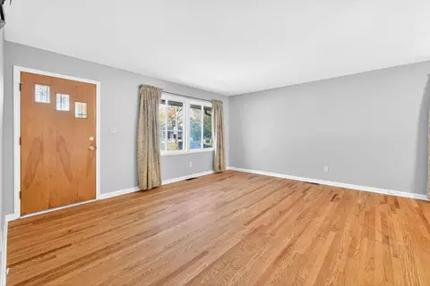 Living - 2579 Eakin Rd, Columbus, OH 43204 photo 4 of 11