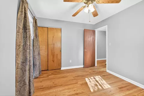 Bedroom - 2579 Eakin Rd, Columbus, OH 43204 photo 17 of 18