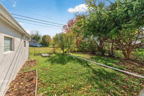Exterior - 2579 Eakin Rd, Columbus, OH 43204 photo 8 of 16