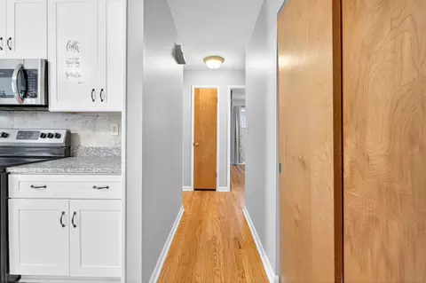 Entry Way - 2579 Eakin Rd, Columbus, OH 43204 photo 1 of 2