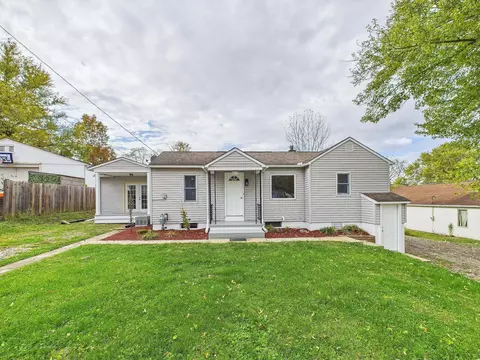 121 Sunset Dr, Lancaster, OH 43130