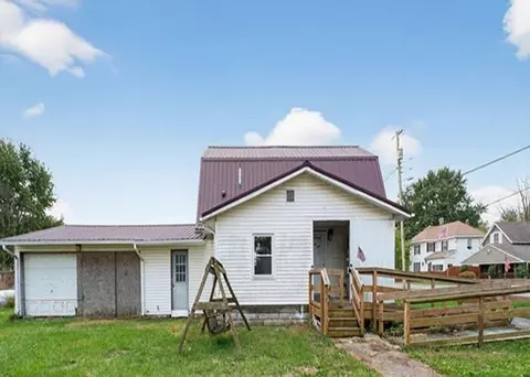 26054 Locust Grove Rd, New Holland, OH 43145