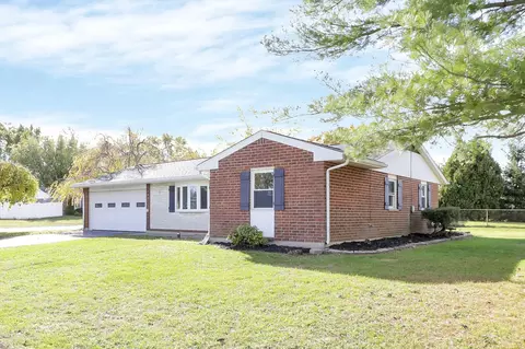 Exterior - 2009 Fair Oaks Dr, Sidney, OH 45365 photo 4 of 10