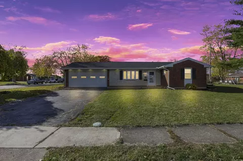 2009 Fair Oaks Dr, Sidney, OH 45365