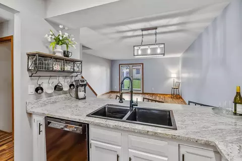 3191 Parkview Cir, Grove City, OH 43123