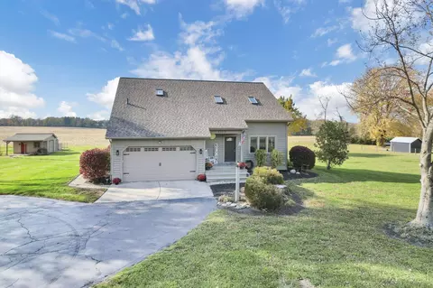 12171 Shell Beach Rd NE, Thornville, OH 43076