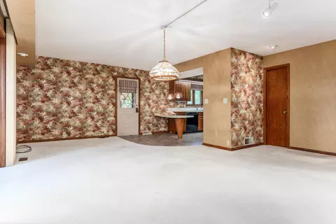 Living - 170 Sylvan Ct, Circleville, OH 43113 photo 10 of 13