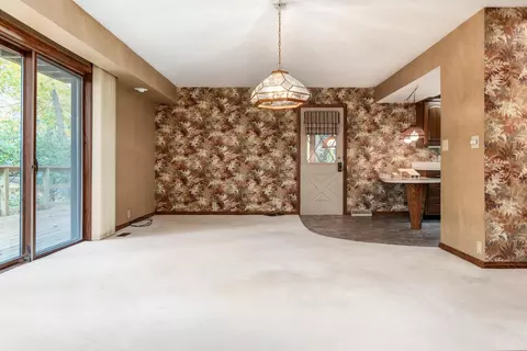 Living - 170 Sylvan Ct, Circleville, OH 43113 photo 9 of 13