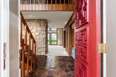 Entry Way - 170 Sylvan Ct, Circleville, OH 43113 photo 1 of 3