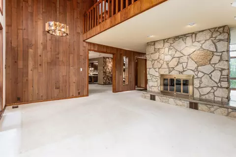 Living - 170 Sylvan Ct, Circleville, OH 43113 photo 4 of 13