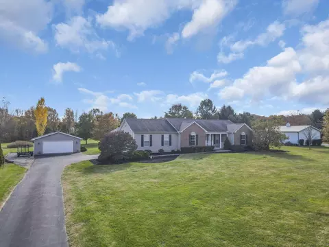 7017 Hollow Rd SW, Pataskala, OH 43062