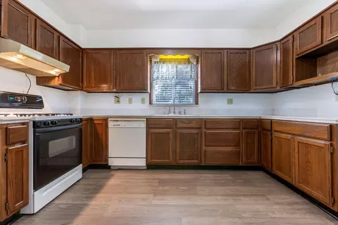 Kitchen - 844 E Wheeling St, Lancaster, OH 43130 photo 3 of 3
