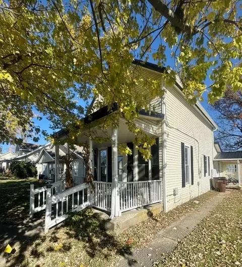 16 N Main St, Jeffersonville, OH 43128