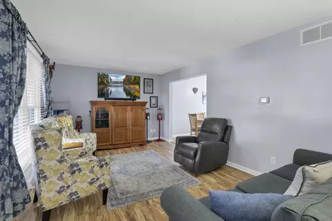Living - 1805 Maple Ct, Heath, OH 43056 photo 1 of 2