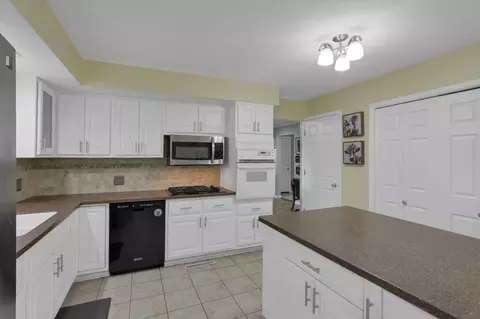 Kitchen - 1805 Maple Ct, Heath, OH 43056 photo 1 of 8