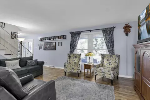 Living - 1805 Maple Ct, Heath, OH 43056 photo 2 of 2