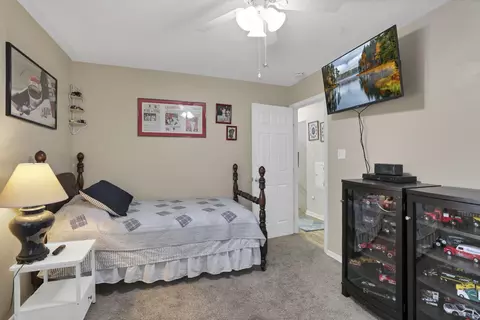 Bedroom - 1805 Maple Ct, Heath, OH 43056 photo 8 of 12