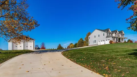 90 Louella Dr, Hebron, OH 43025