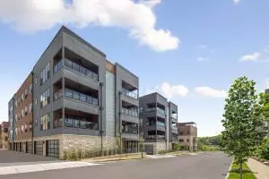 2842 Gunnison Dr #402, Columbus, OH 43228