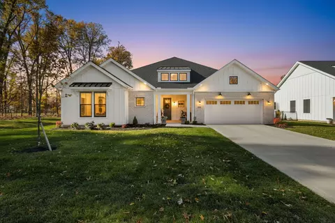 3292 Strickland Dr #66, New Albany, OH 43054