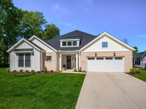 3292 Strickland Dr #66, New Albany, OH 43054
