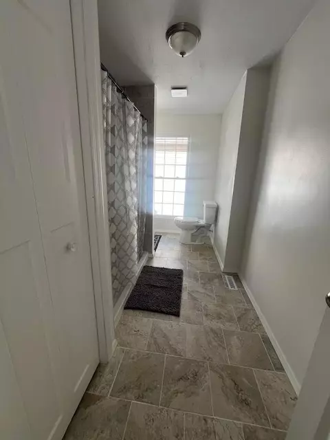 Entry Way - 1008 Tibbetts Ave, Springfield, OH 45505 photo 4 of 4