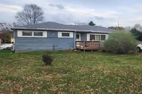 878 Oberlin Dr, Heath, OH 43056