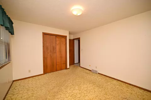 Bedroom - 525 Somerlot Hoffman Rd E, Marion, OH 43302 photo 6 of 9