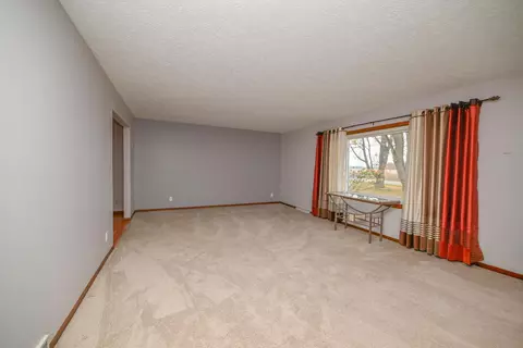 Living - 525 Somerlot Hoffman Rd E, Marion, OH 43302 photo 4 of 6
