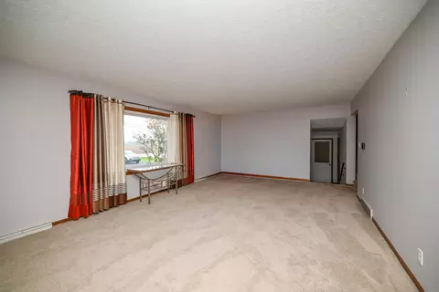 Living - 525 Somerlot Hoffman Rd E, Marion, OH 43302 photo 5 of 6