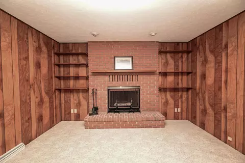 Living - 525 Somerlot Hoffman Rd E, Marion, OH 43302 photo 2 of 6