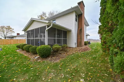 Exterior - 525 Somerlot Hoffman Rd E, Marion, OH 43302 photo 10 of 13