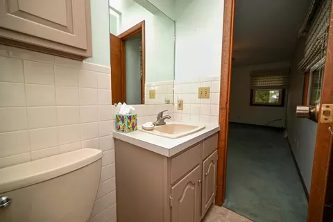Bath - 525 Somerlot Hoffman Rd E, Marion, OH 43302 photo 3 of 6