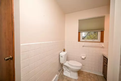 Bath - 525 Somerlot Hoffman Rd E, Marion, OH 43302 photo 6 of 6