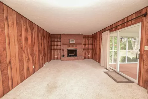 Living - 525 Somerlot Hoffman Rd E, Marion, OH 43302 photo 1 of 6