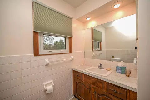 Bath - 525 Somerlot Hoffman Rd E, Marion, OH 43302 photo 5 of 6