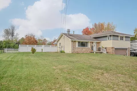 Exterior - 557 Vale Rd, Springfield, OH 45504 photo 3 of 15