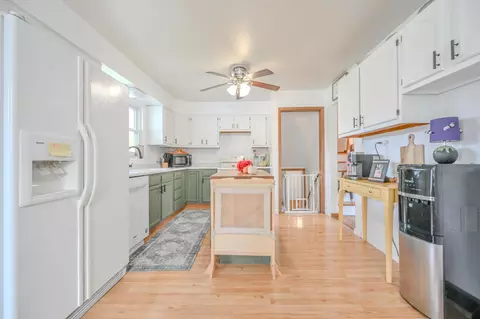 Kitchen - 557 Vale Rd, Springfield, OH 45504 photo 1 of 6