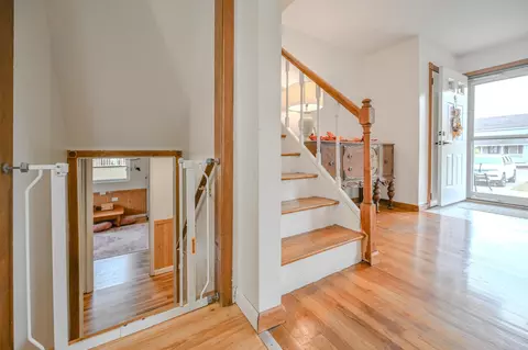 Entry Way - 557 Vale Rd, Springfield, OH 45504 photo 1 of 2
