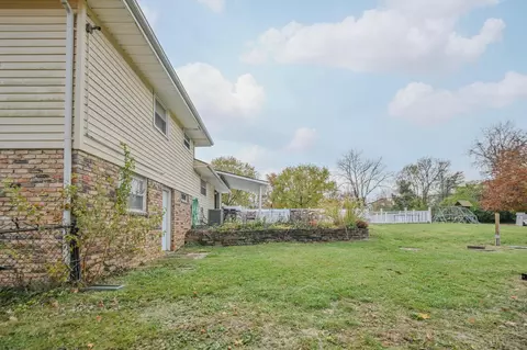 Exterior - 557 Vale Rd, Springfield, OH 45504 photo 10 of 15
