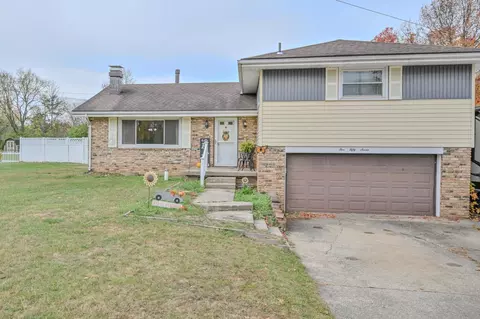 Exterior - 557 Vale Rd, Springfield, OH 45504 photo 2 of 15